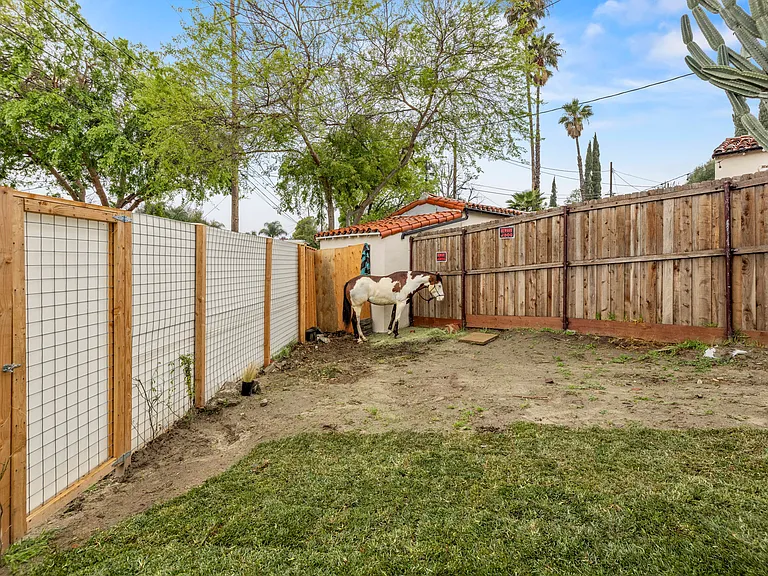 1221 S Chavez St — Photo 19