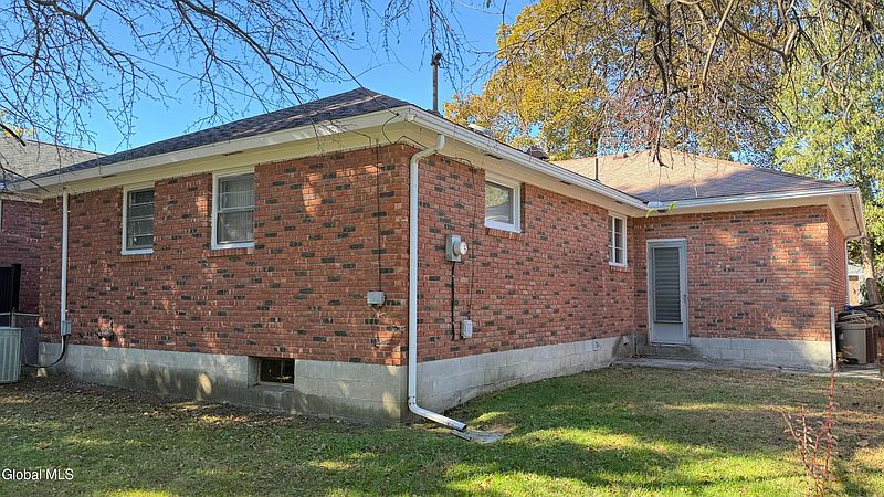 3rd image of 89 Edgewood Avenue
