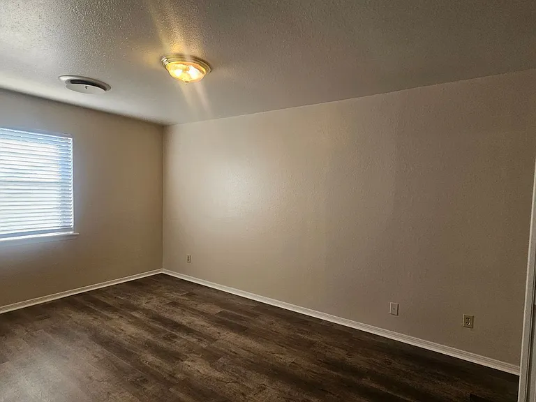 3220 E 47th St S — Photo 12