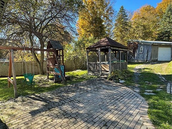 3rd image of 2139 Damon Rd