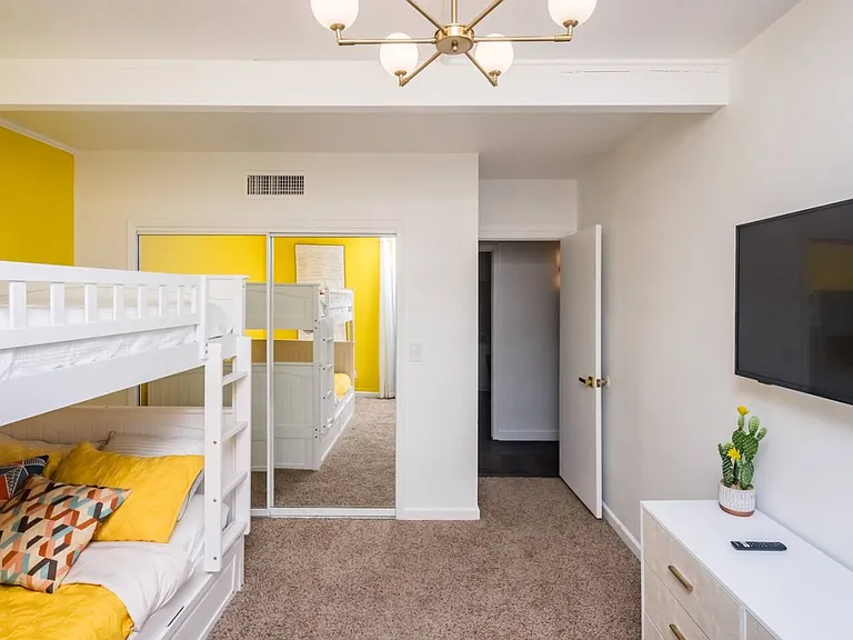2906 Castaway Dr — Photo 12