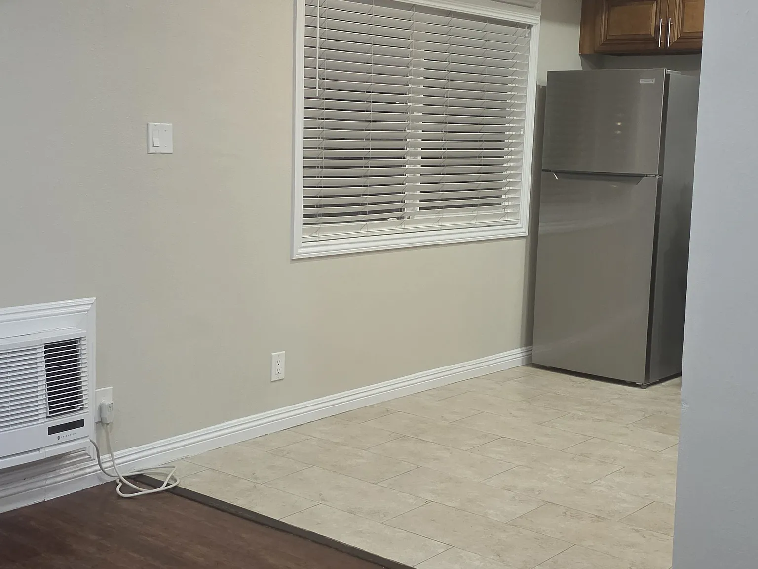 967 N San Antonio Ave — Photo 2