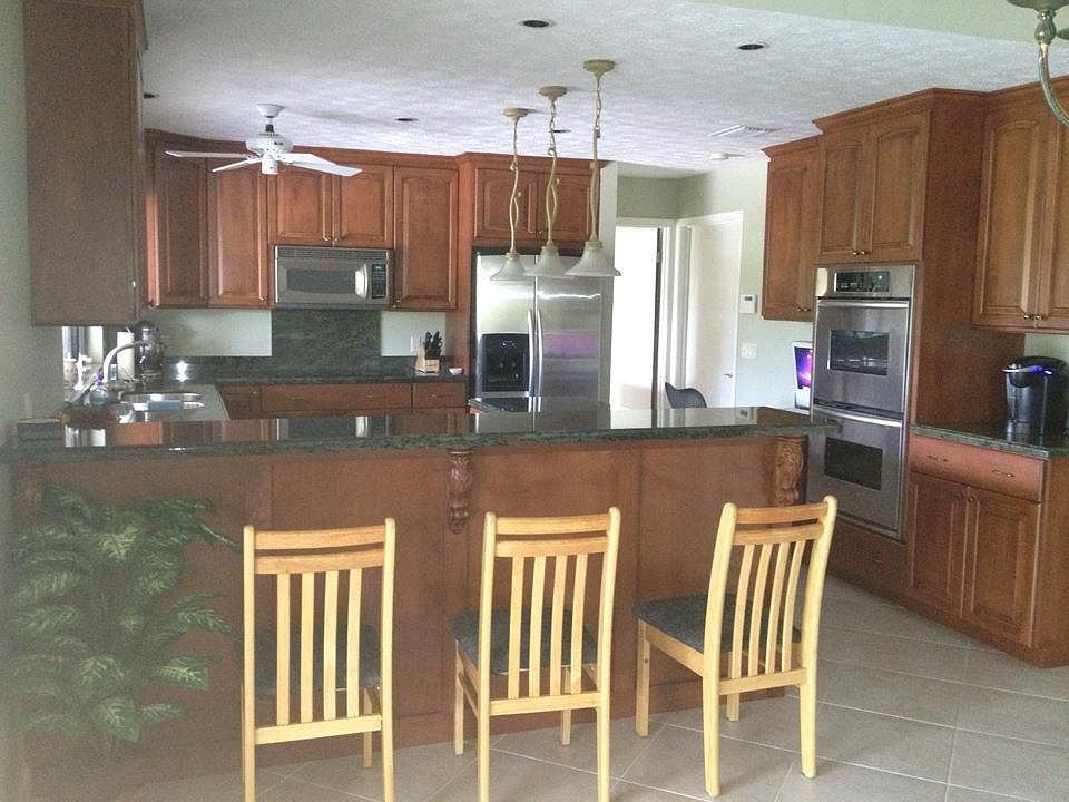 Huge kitchen! Double Oven!