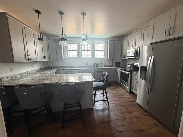 239 College St — Photo 16