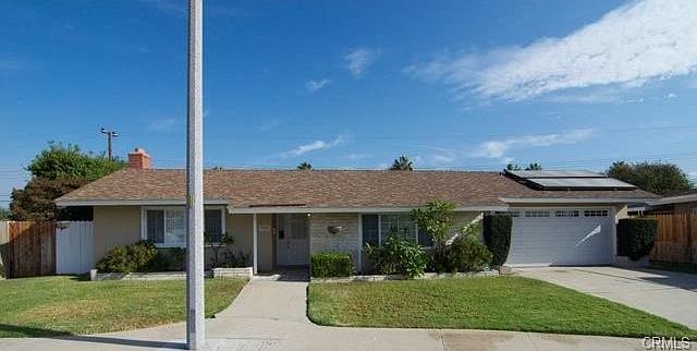 Great curb appeal at the end of a cul-de-sac: the perfect family