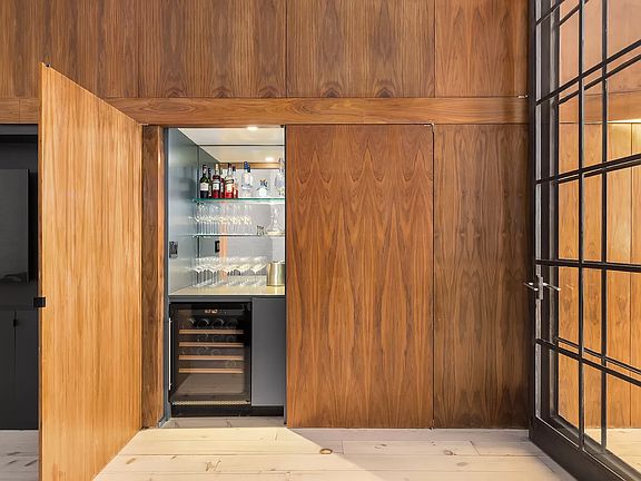 5th image of 456 Broome St APT 2
