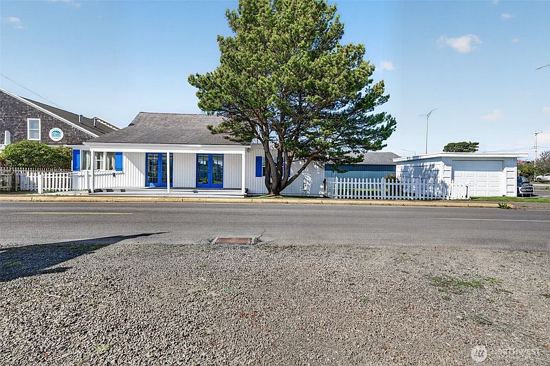 3rd image of 106 5th Street SE