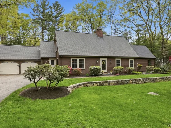 46 Hayden Ln, Bedford, MA 01730