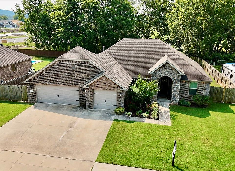 1st image of 805 Sedgwick Dr