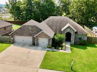 805 Sedgwick Dr, Prairie Grove, AR 72753