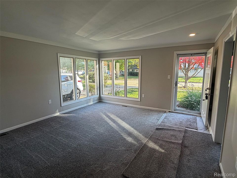 20700 Lockwood St, photo 11