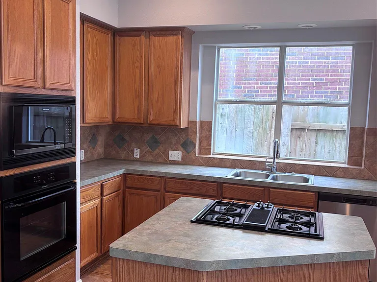 1704 Lynnville Trl — Photo 10