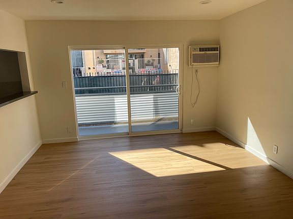 3rd image of 1629 N Formosa Ave #5