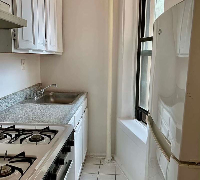 2nd image of 151 Alan St #5F