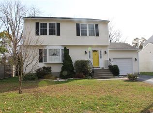 14 Ruby St, Cranston, RI 02905