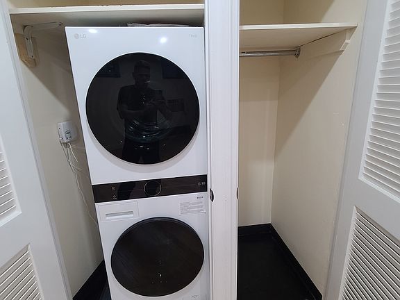 3rd image of 70 Barrow St APT 2RE