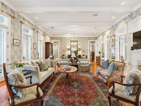 3rd image of 103 Hackett Ln