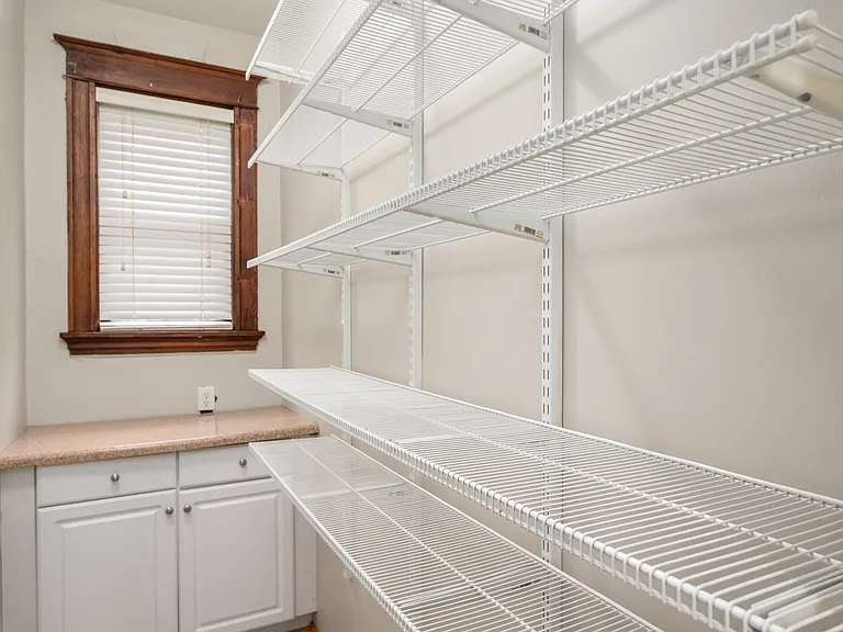 526 Reeves Dr — Photo 10