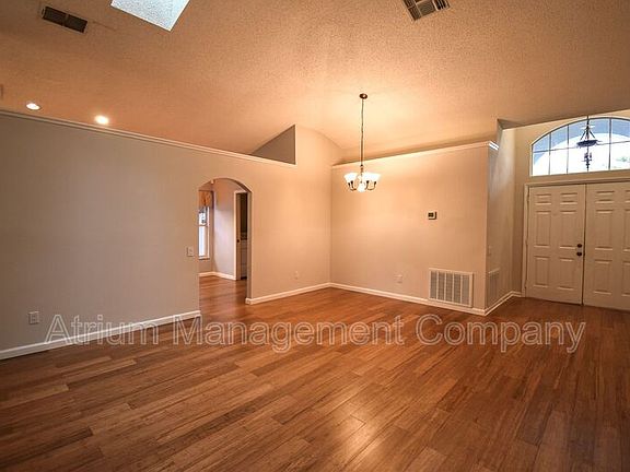 2nd image of 105 N Weathersfield Ave