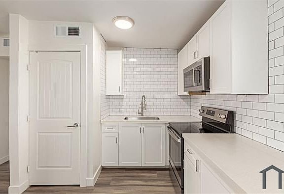 3rd image of 2503 E Clarendon Ave APT 10