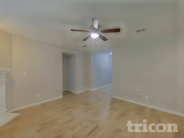 810 Silverbell St — Photo 2