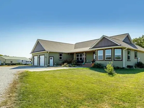 17236 Cardinal Dr, Earlham, IA 50072