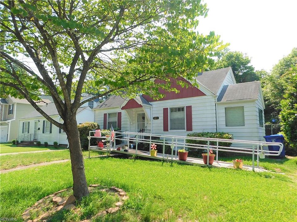 1st image of 2710 Peronne Ave