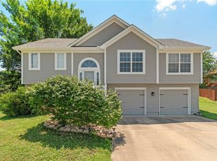 401 Granite Ct, Raymore, MO 64083