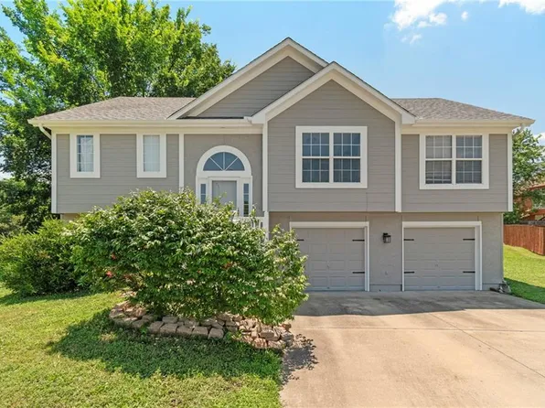 401 Granite Ct, Raymore, MO 64083