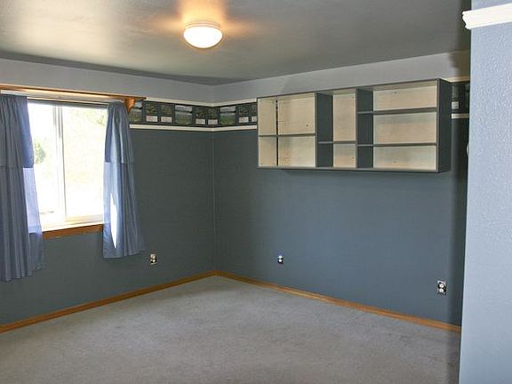 4th image of 712 Southwood Ct