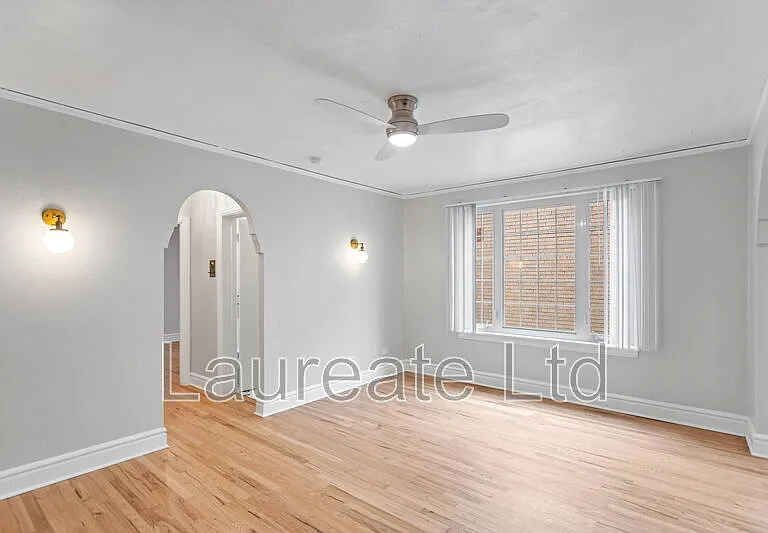 1050 N Pearl St #303 — Photo 2