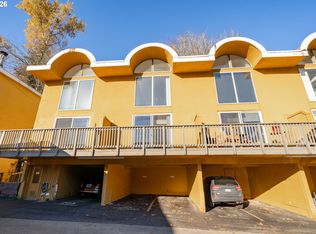 847 SW Broadway Dr APT 32, Portland, OR