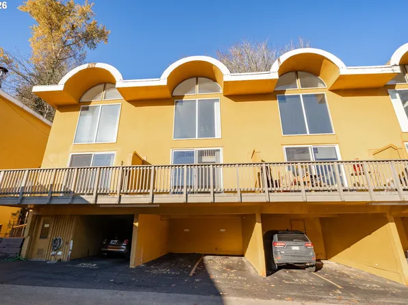 847 SW Broadway Dr APT 32, Portland, OR 97201