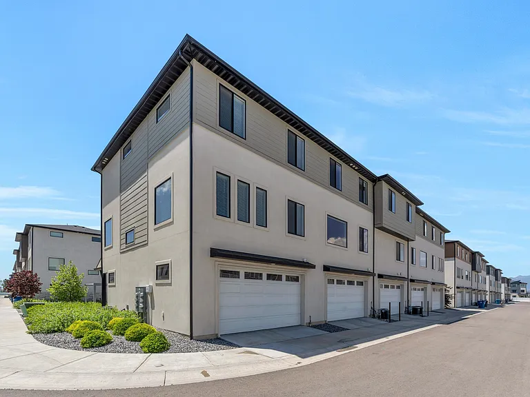 708 W Bronze Leaf Rd #1 — Photo 1