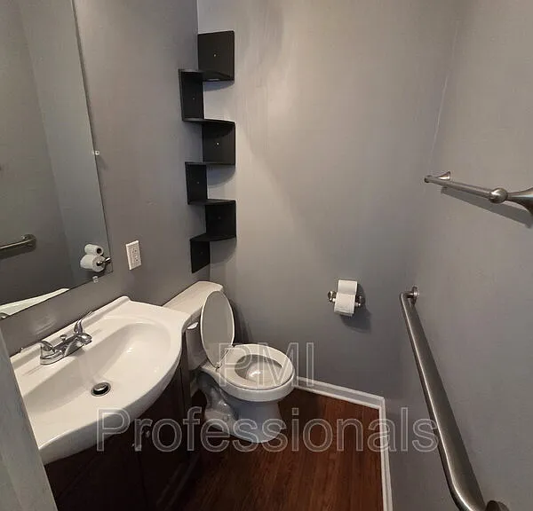218 Walcott Dr — Photo 9