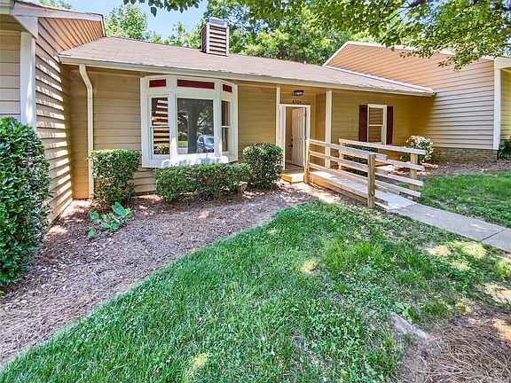 2nd image of 8304 Summerglen Cir