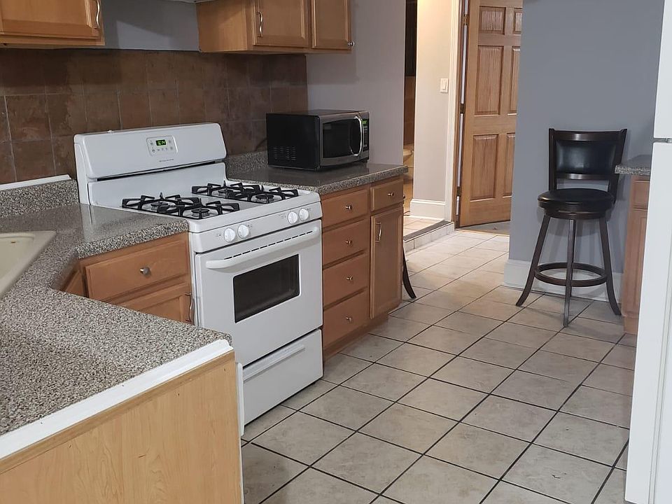 1st image of 1639 W Foster Ave