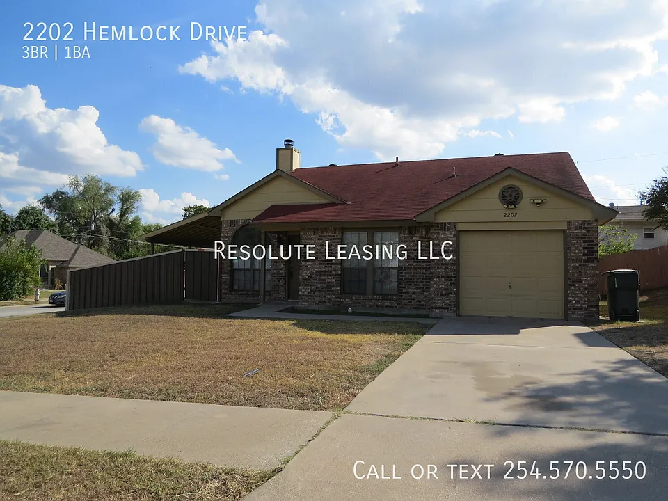 2202 Hemlock Dr