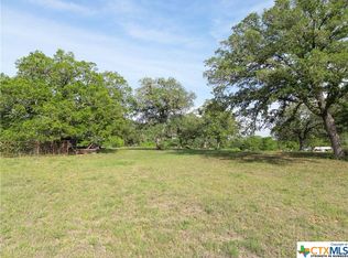 266 Catfish Ln, Lockhart, TX 78644