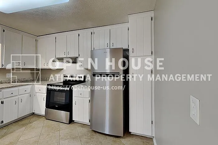 151 Castleair Dr NE — Photo 5