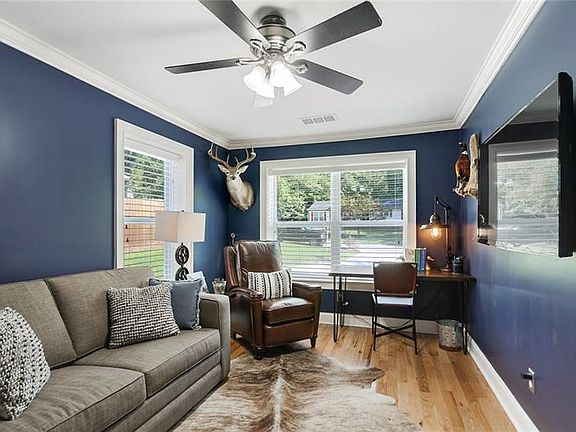 4th image of 1448 Spruce Dr SE