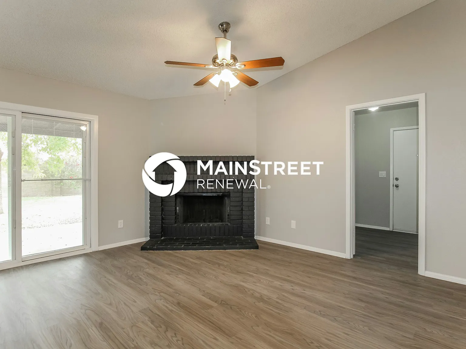 7619 W Hope Dr — Photo 4