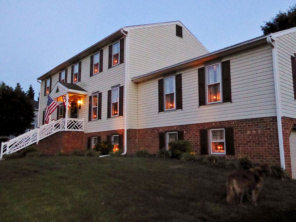 Beautiful 2 story corner Lot