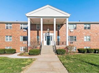 340 Regency Park Dr, Agawam, MA 01001
