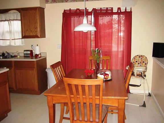 3rd image of 348 Evergreen Cir