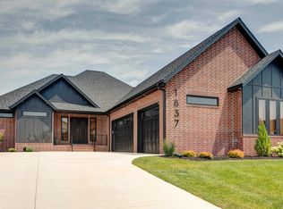 1837 E Cobblestone Dr, Ozark, MO 65721