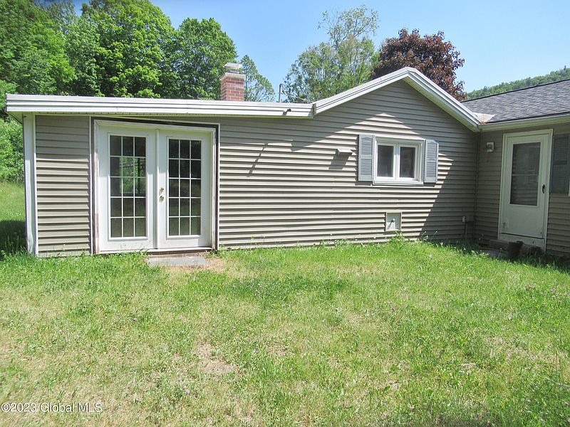 2nd image of 994 Chestnut Hill Road