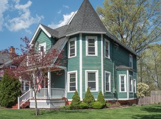 204 Raymond Rd, West Hartford, CT 06107