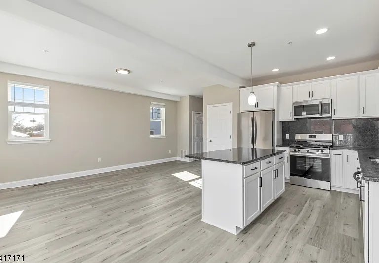 156 N Auten Ave — Photo 34