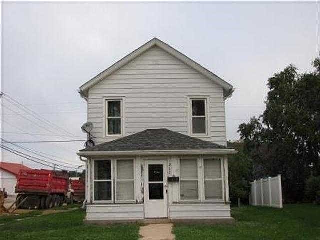 1st image of 202 E Merrimac St